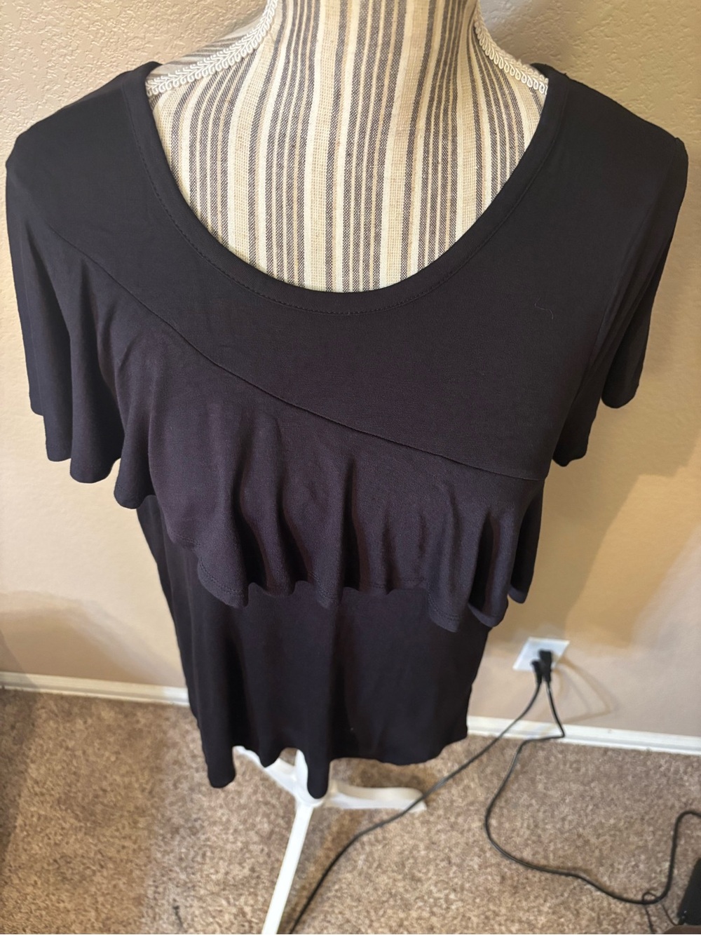 a.n.a Top Small Black Short-Sleeve Ruffle Tee Flowy Rayon Spandex Stretch Soft - Picture 2 of 14
